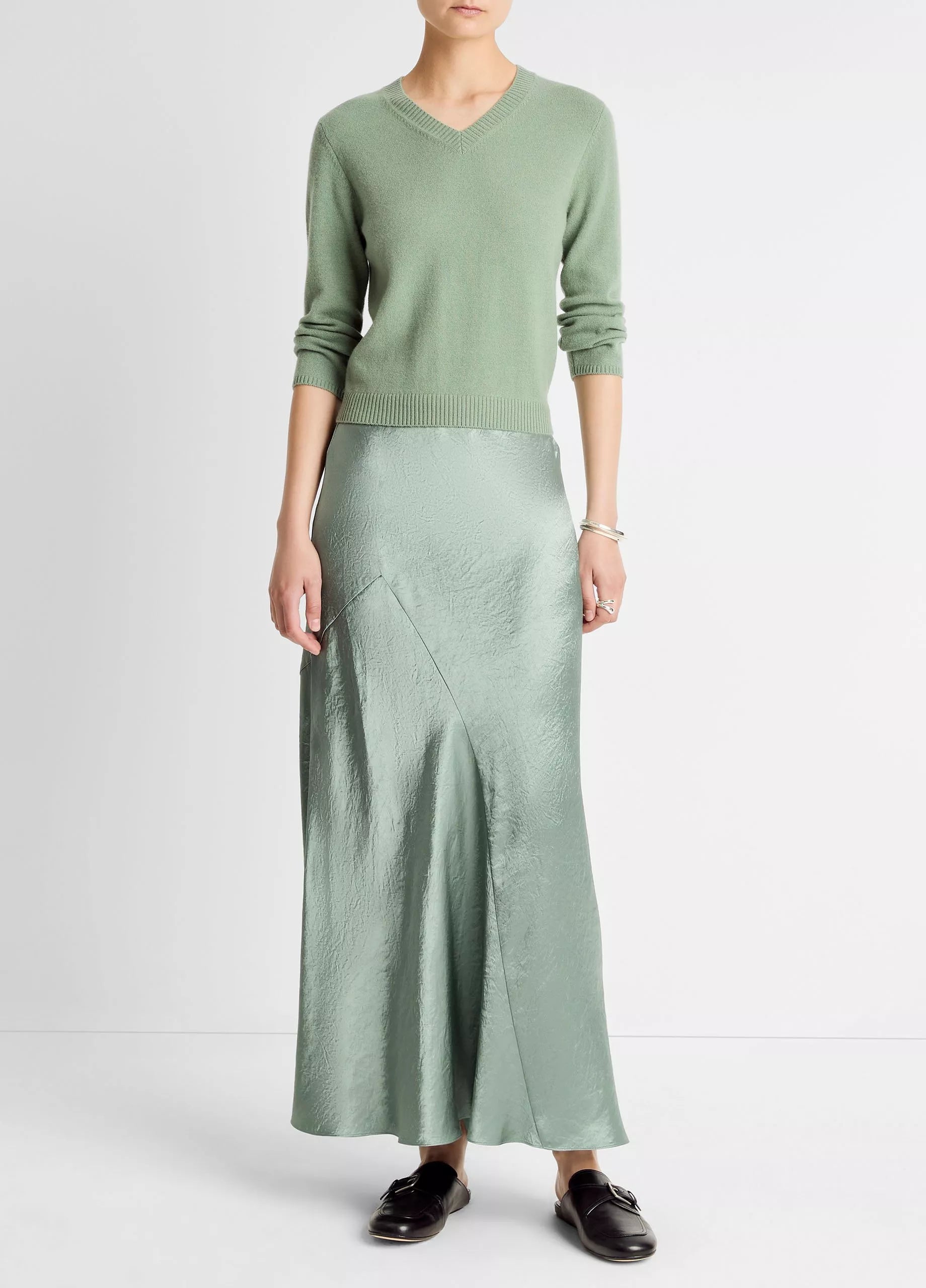 WOOL AND CASHMERE BLEND THREE QUARTER SLEEVE VNECK SWEATER