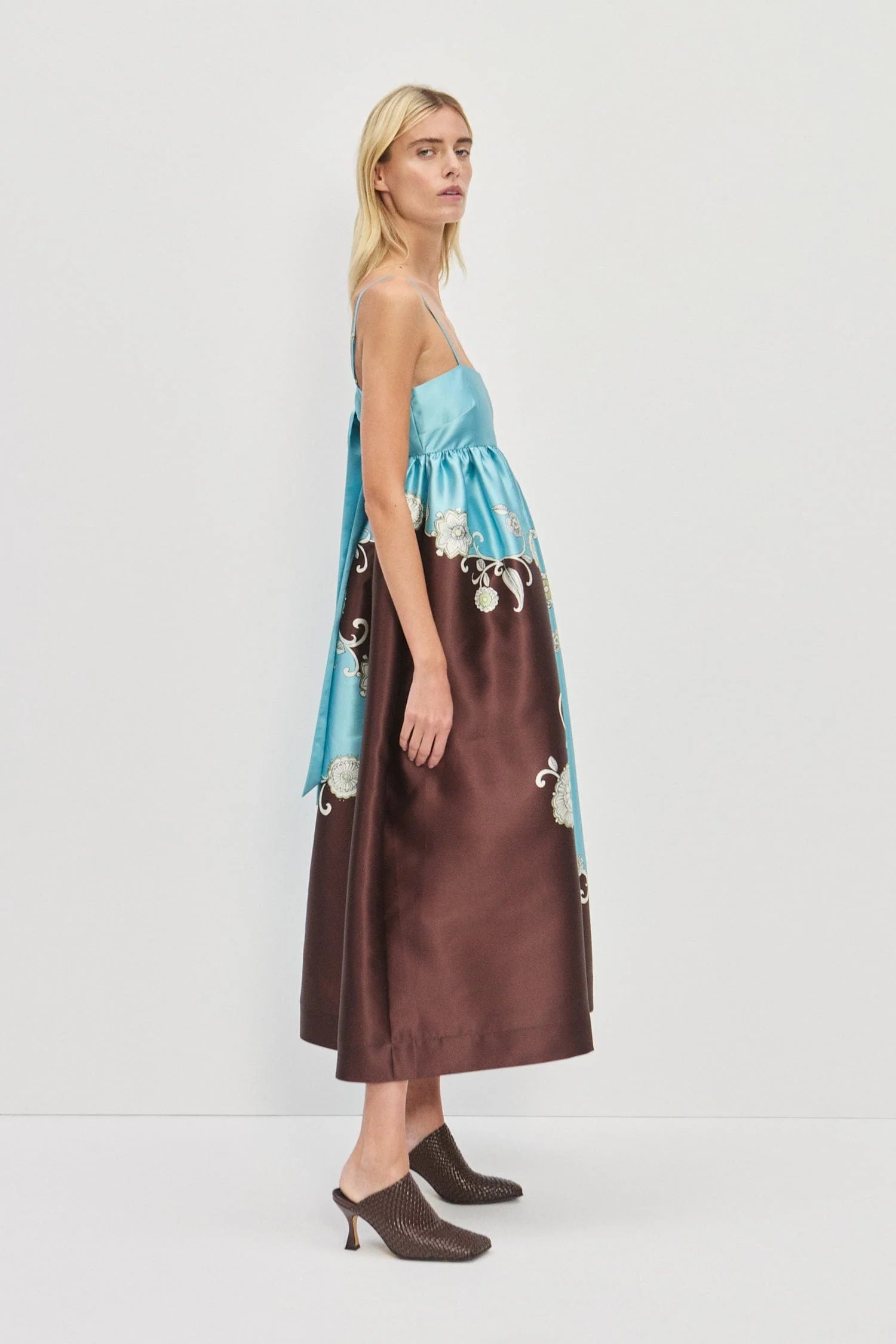 GIA GOWN