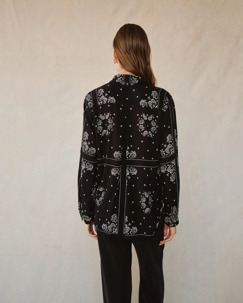 CLASSIC BUTTON DOWN BANDANA PRINT