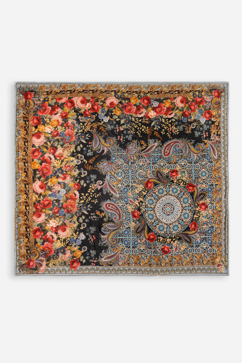 LAUREL CANYON COZY BLANKET