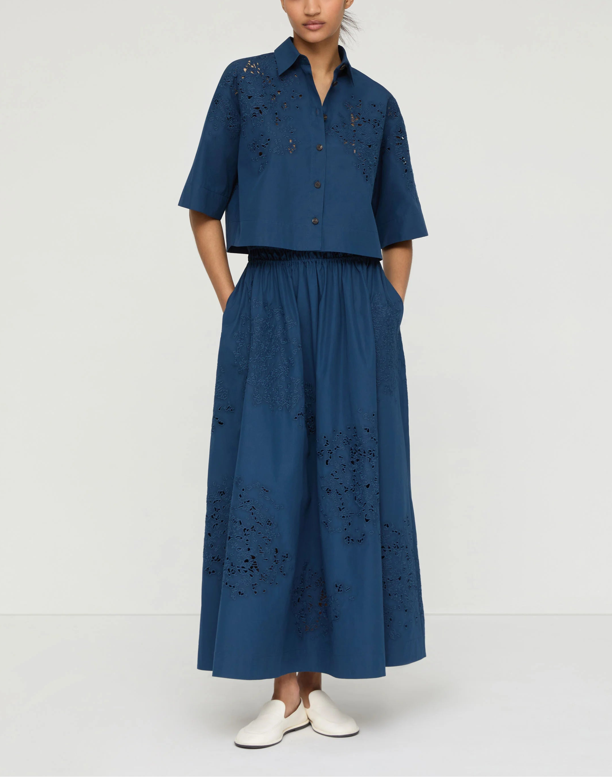 HAND CUTOUT ORGANIC COTTON POPLIN CROPPED SHIRT