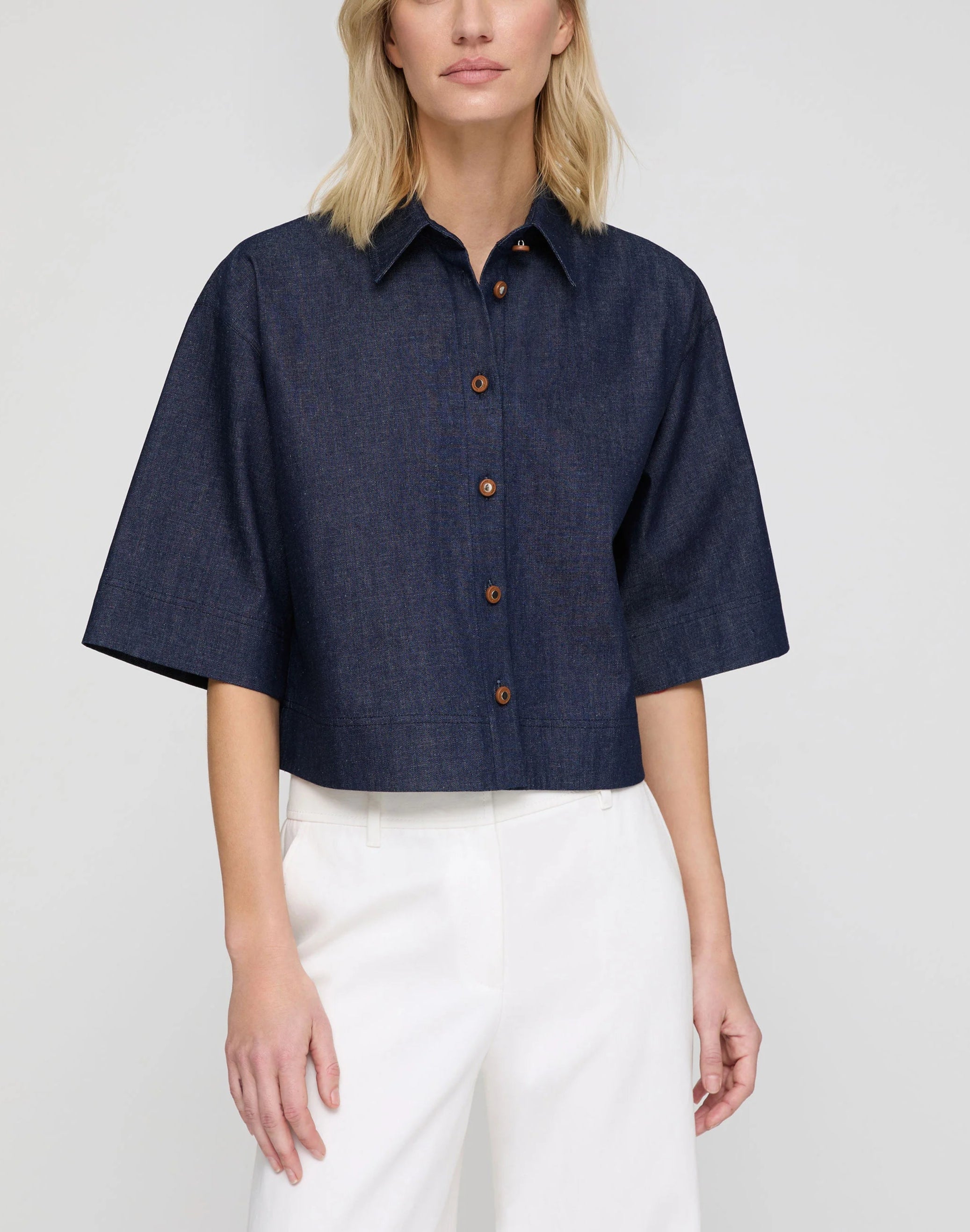 LIGHTWEIGHT DENIM CROPPED SHIRT