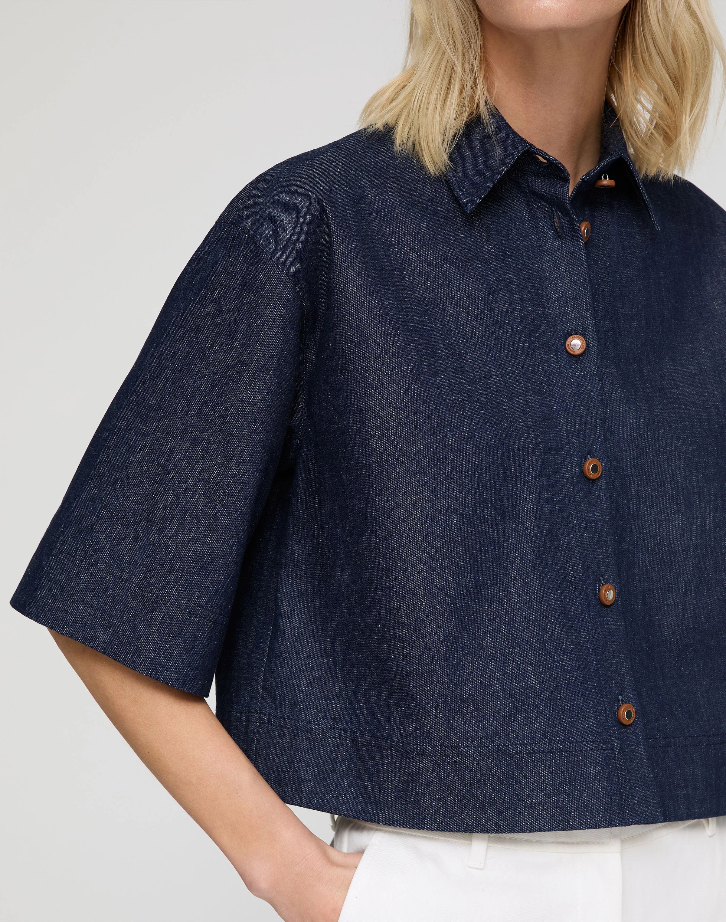 LIGHTWEIGHT DENIM CROPPED SHIRT