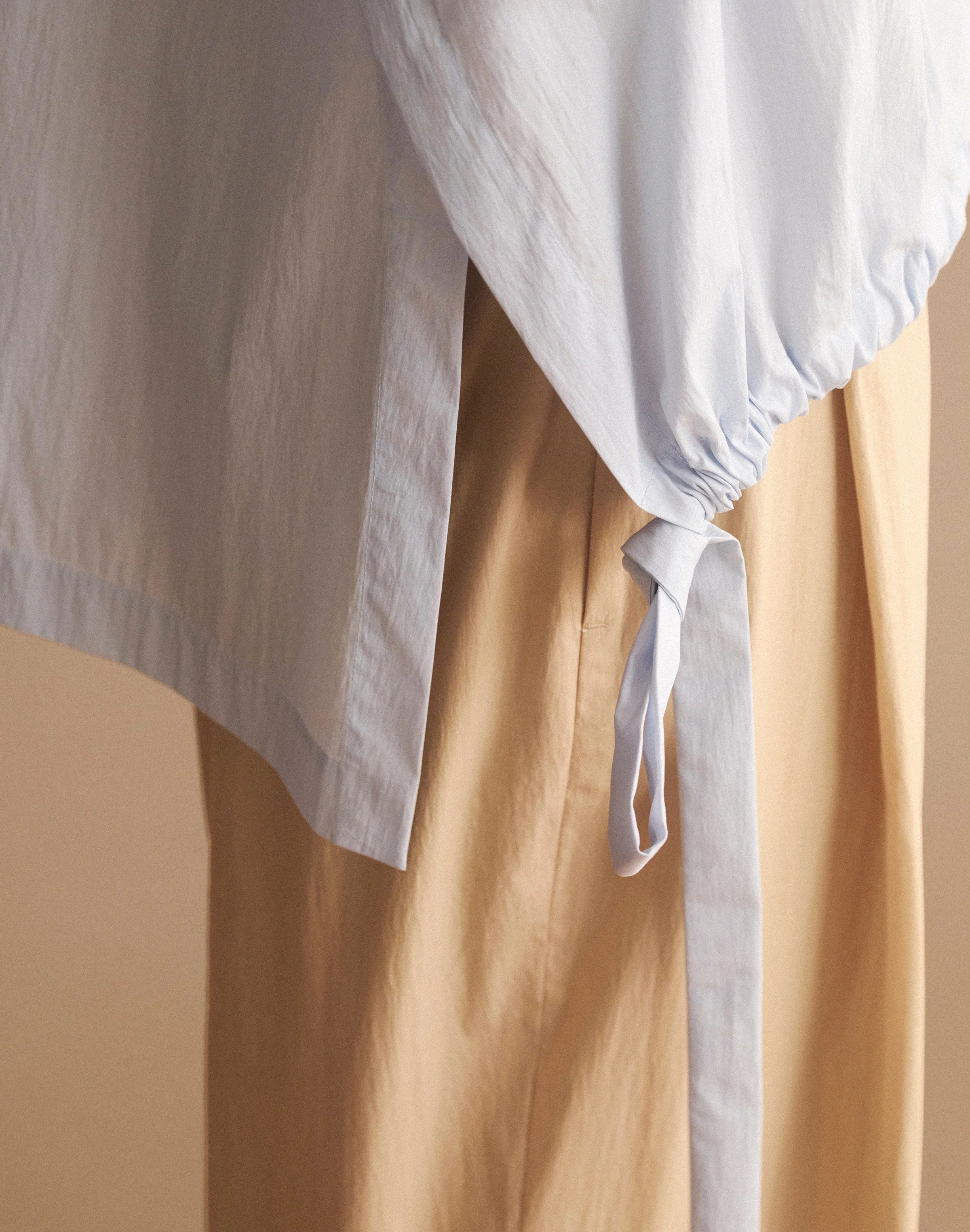 TRAVEL COTTON GATHERED TIE OVERSIZED SHIRT