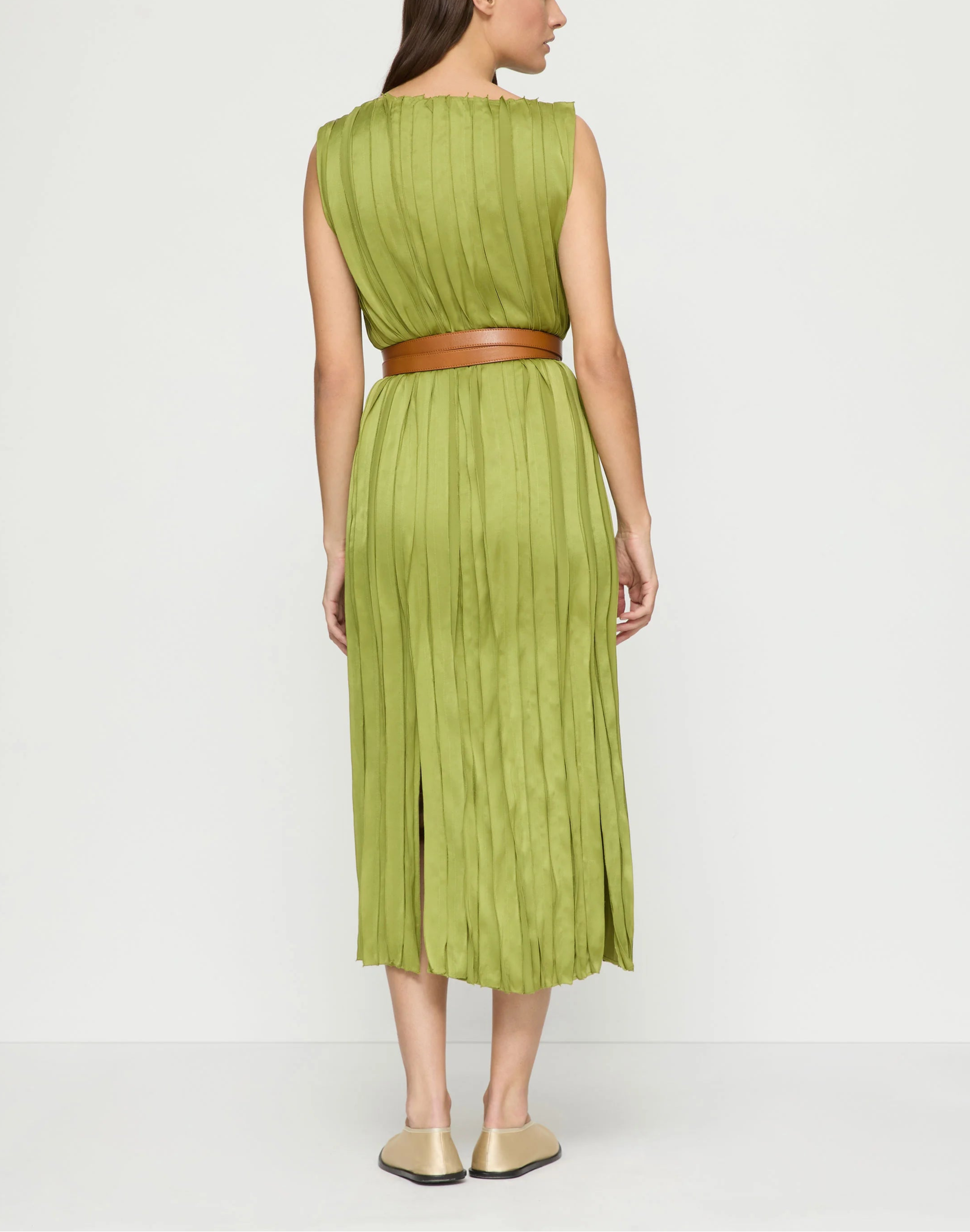 GLOSSY PLEATED BELTED DRESS