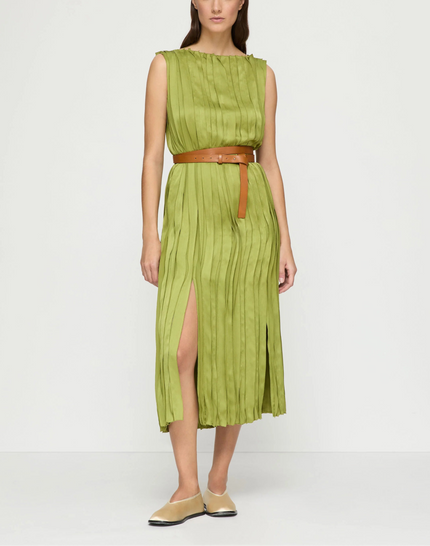GLOSSY PLEATED BELTED DRESS
