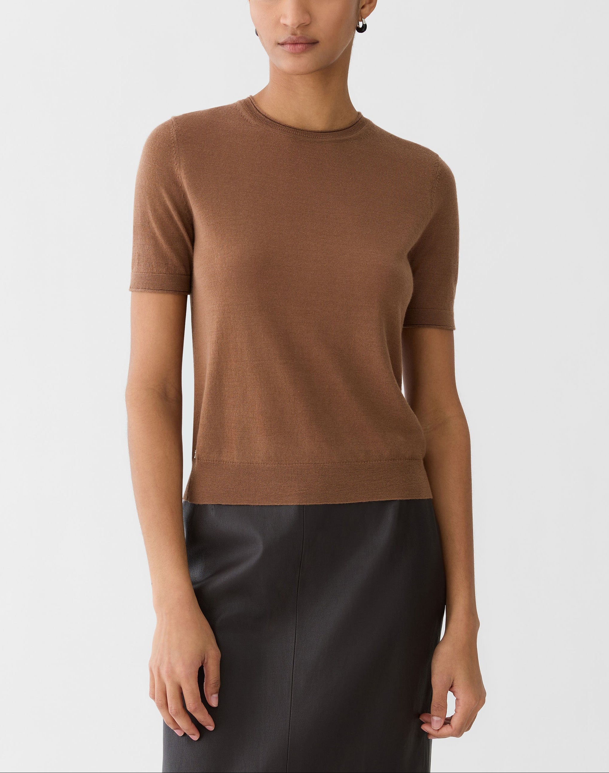 FINE GAUGE CASHMERE CREWNECK SHORT SLEEVE SWEATER