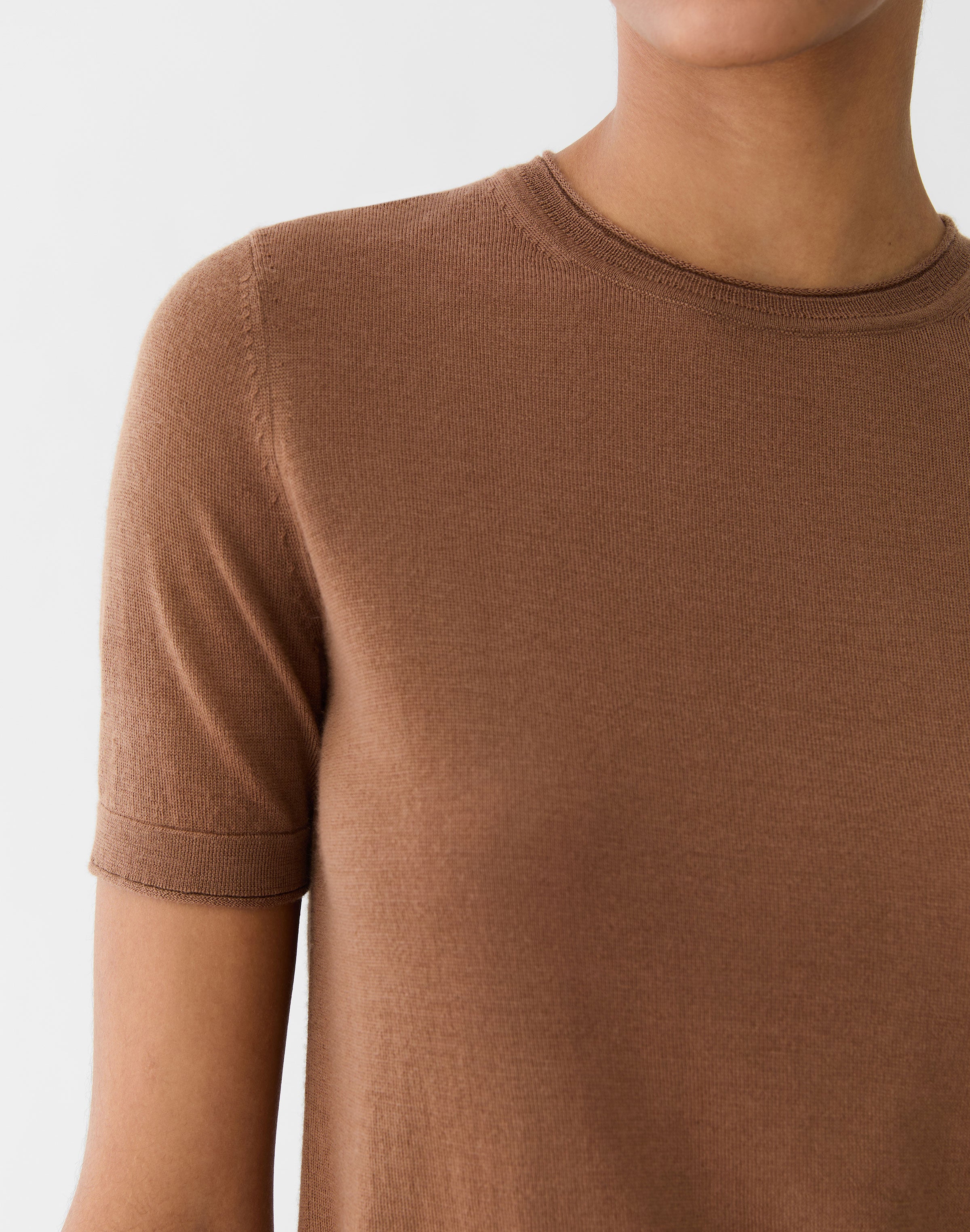 FINE GAUGE CASHMERE CREWNECK SHORT SLEEVE SWEATER